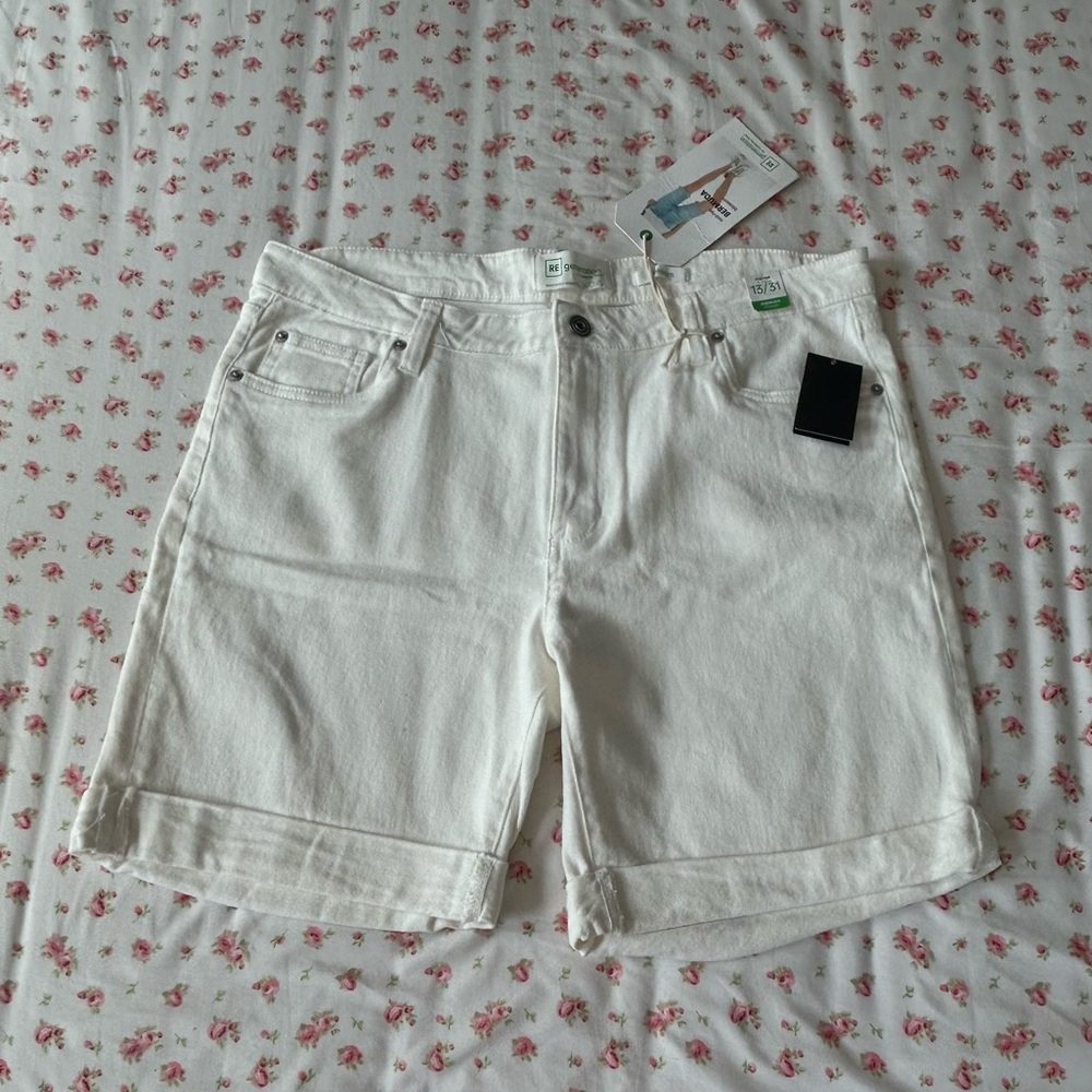 🌲Celebrity Pink White Mid-Rise Bermuda Shorts🌲